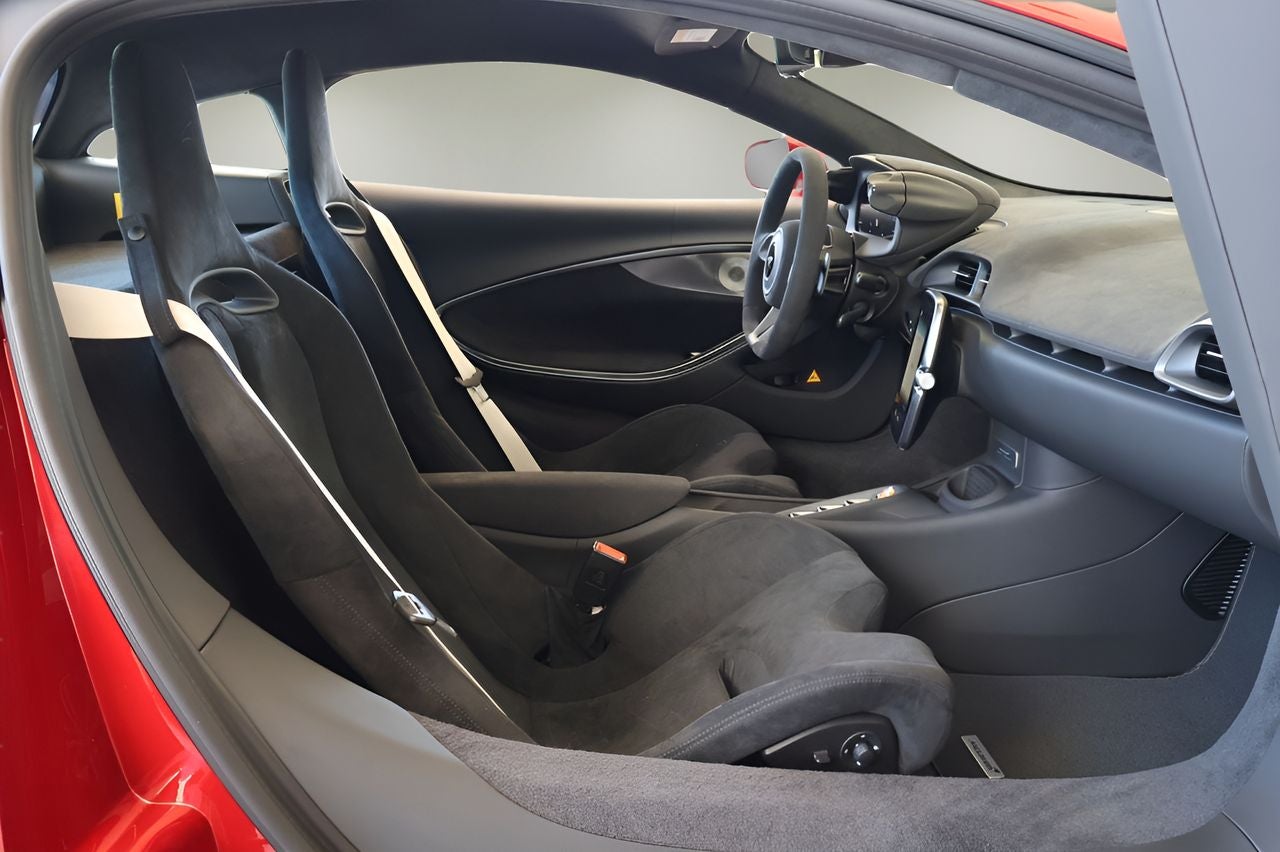 2026 McLaren Artura Base