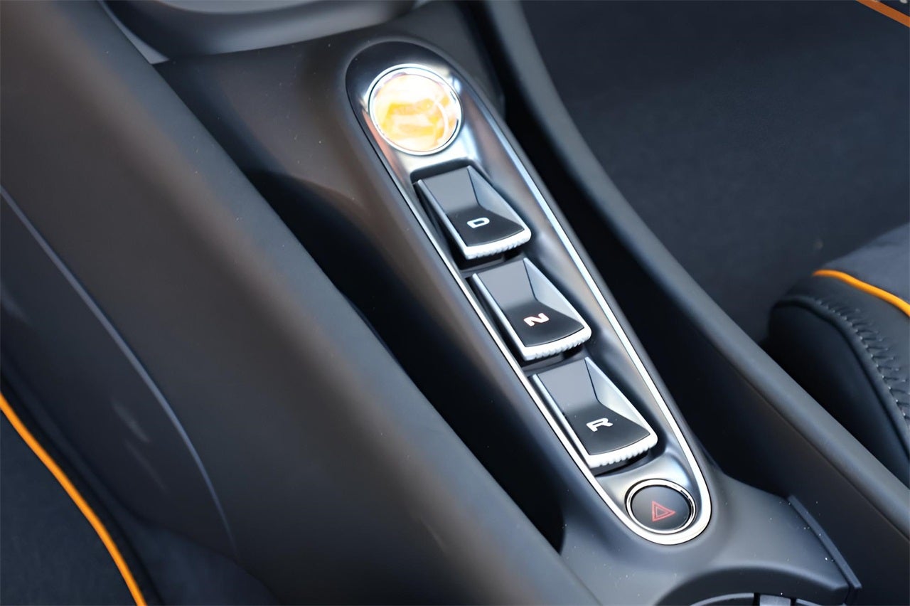 2026 McLaren Artura Base